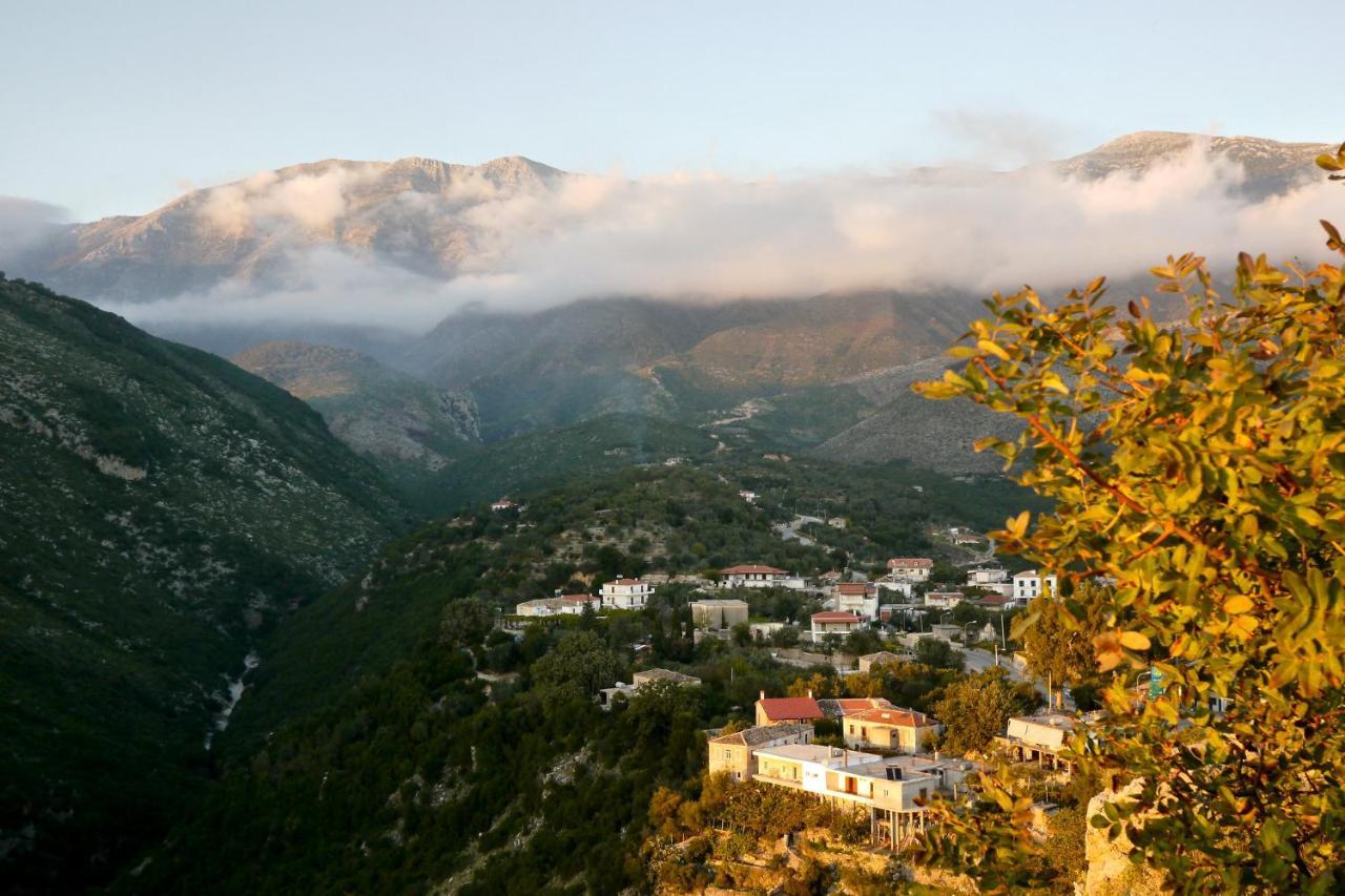Mpolanos Guesthouse Himarë Dış mekan fotoğraf