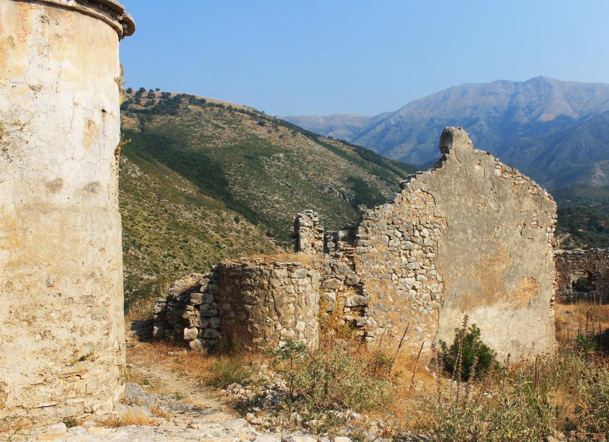 Mpolanos Guesthouse Himarë Dış mekan fotoğraf