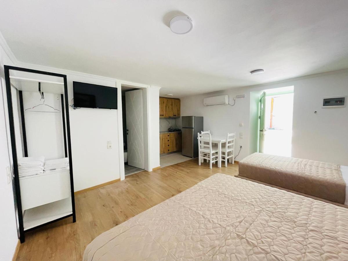 Mpolanos Guesthouse Himarë Dış mekan fotoğraf