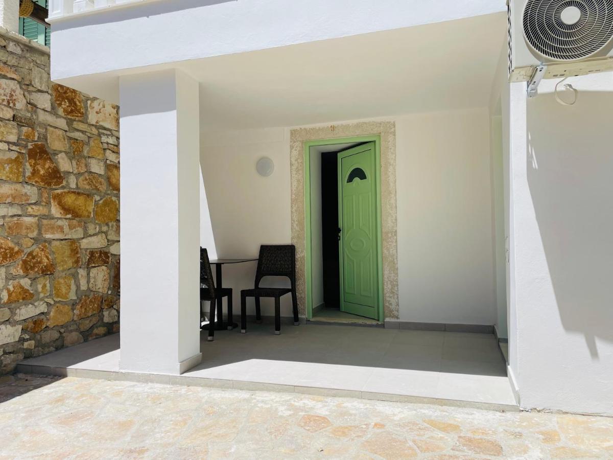 Mpolanos Guesthouse Himarë Dış mekan fotoğraf