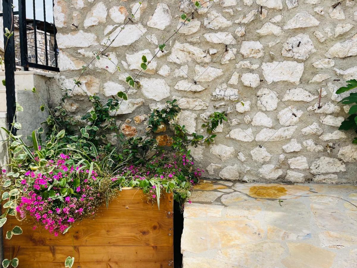 Mpolanos Guesthouse Himarë Dış mekan fotoğraf