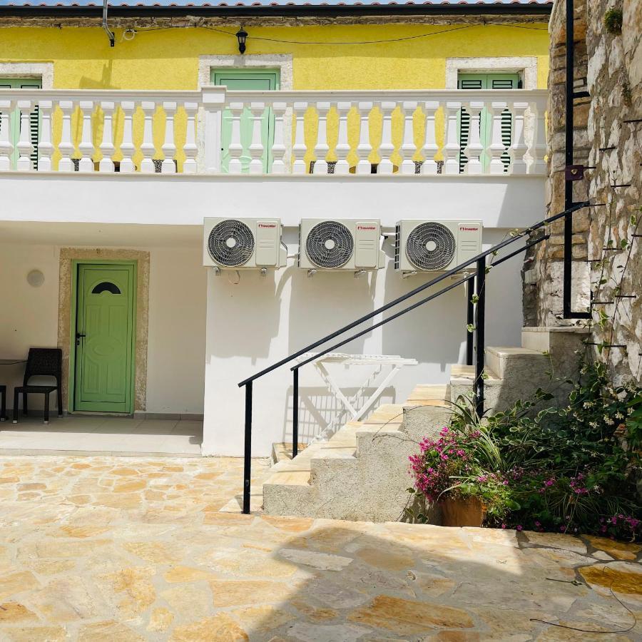 Mpolanos Guesthouse Himarë Dış mekan fotoğraf